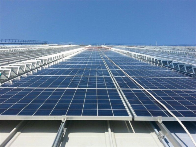 Système de galerie de toit solaire