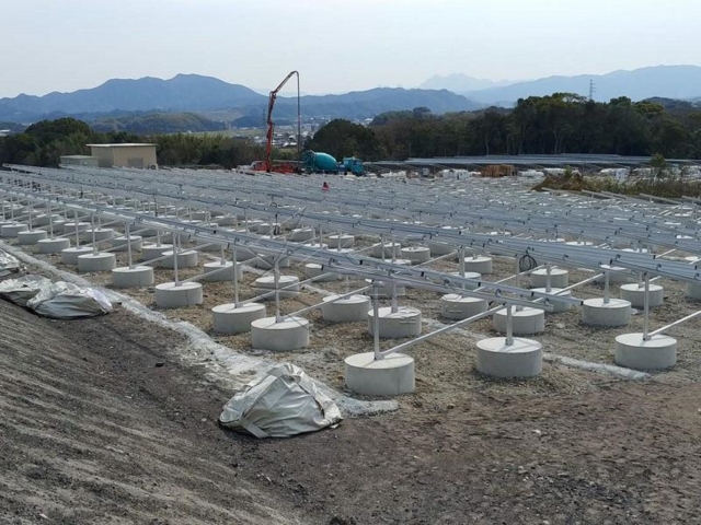 Structure de montage au sol en aluminium pour systèmes solaires photovoltaïques