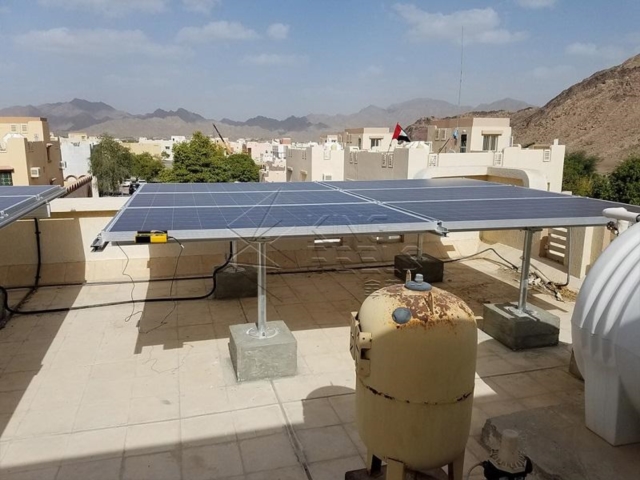 Système de montage et de support sur le toit de panneaux solaires