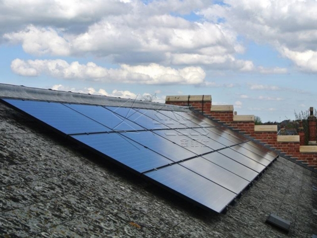 Système de montage solaire sur le toit avec supports de tuiles en ardoise