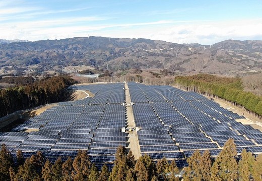 rayonnage solaire au sol au japon 4.4MW
